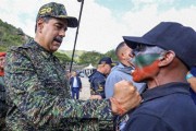美军集结到位，就等特朗普开战命令，马杜罗慌了神，中方打开天窗说亮话