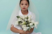 22岁绝症女孩宴请全村看电影，哽咽嘱托村民：“我走后，请替我关照父母”