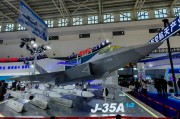 FC-31首飞试飞员：看到歼-35A入列非常高兴，期待未来在FC-31基础上展开更多研发