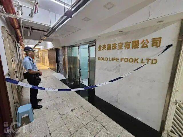香港突发黄金大劫案！10多名男子抢走65公斤黄金，价值超半个亿