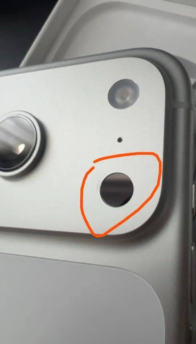 iPhone17系列首发，最高加价1500元！但另一款拒收！让黄牛最头痛的手机出现了……
